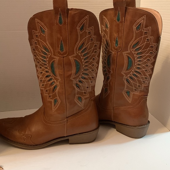 Coconuts by Matisse Cimmaron size 8.5M brown Bandalero embroidered cut outs. - Picture 5 of 7